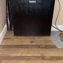Galanz Mini Fridge 
