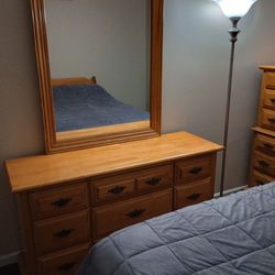 Queen Bedroom Set- Solid Hardwood Oak