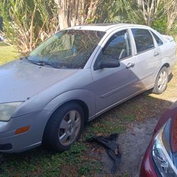 2007 Ford  Focus Gray/ Silver