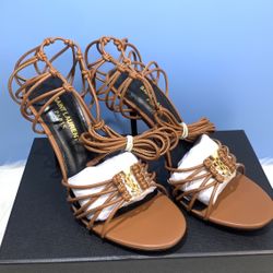 Fashion high heels girls' favorite.高跟鞋👠