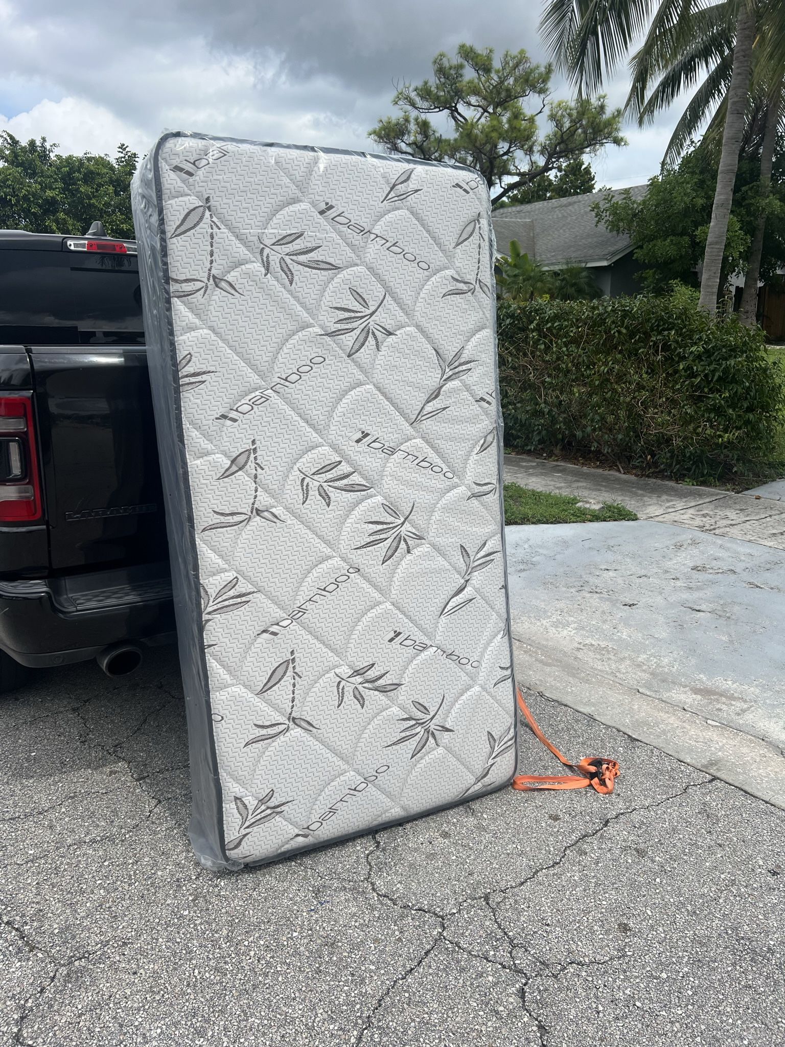 Mattresses: twin, full , queen regular , Colchon Nuevo Colchones plush or pillow top available cama bed mattress