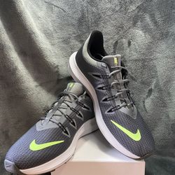 Mens Nike Quest Sneakers 