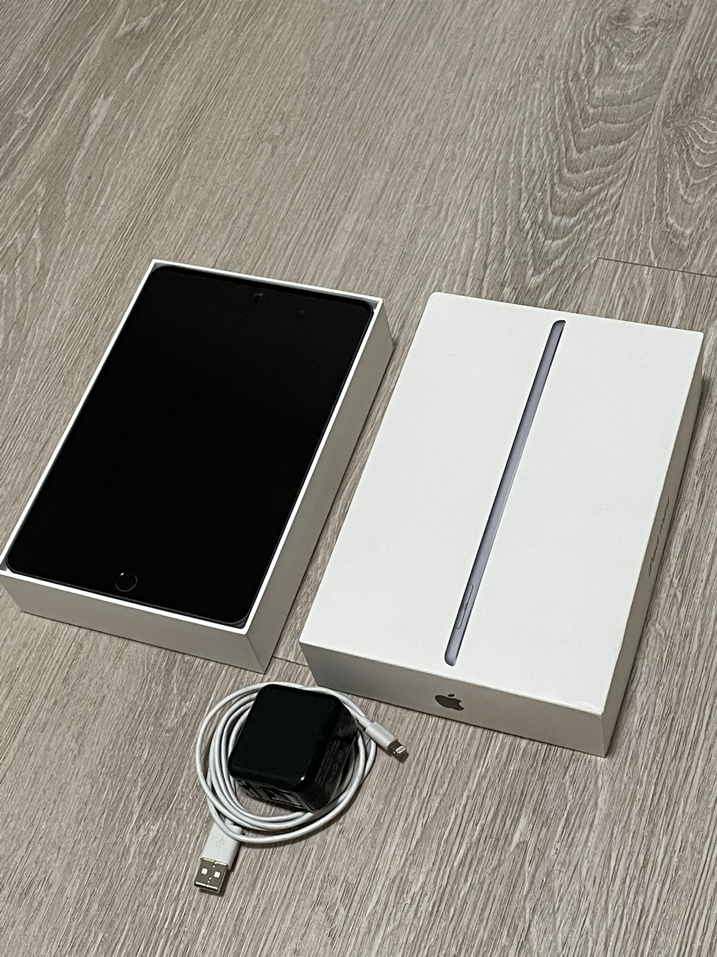 ipad mini 5th generation ( 64gb-Wifi Only)perfect Condition