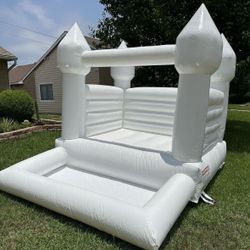 Mini Bounce House With Ball Pit