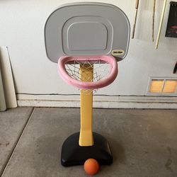 “Little Tykes”. Basketball Hoop & Ball