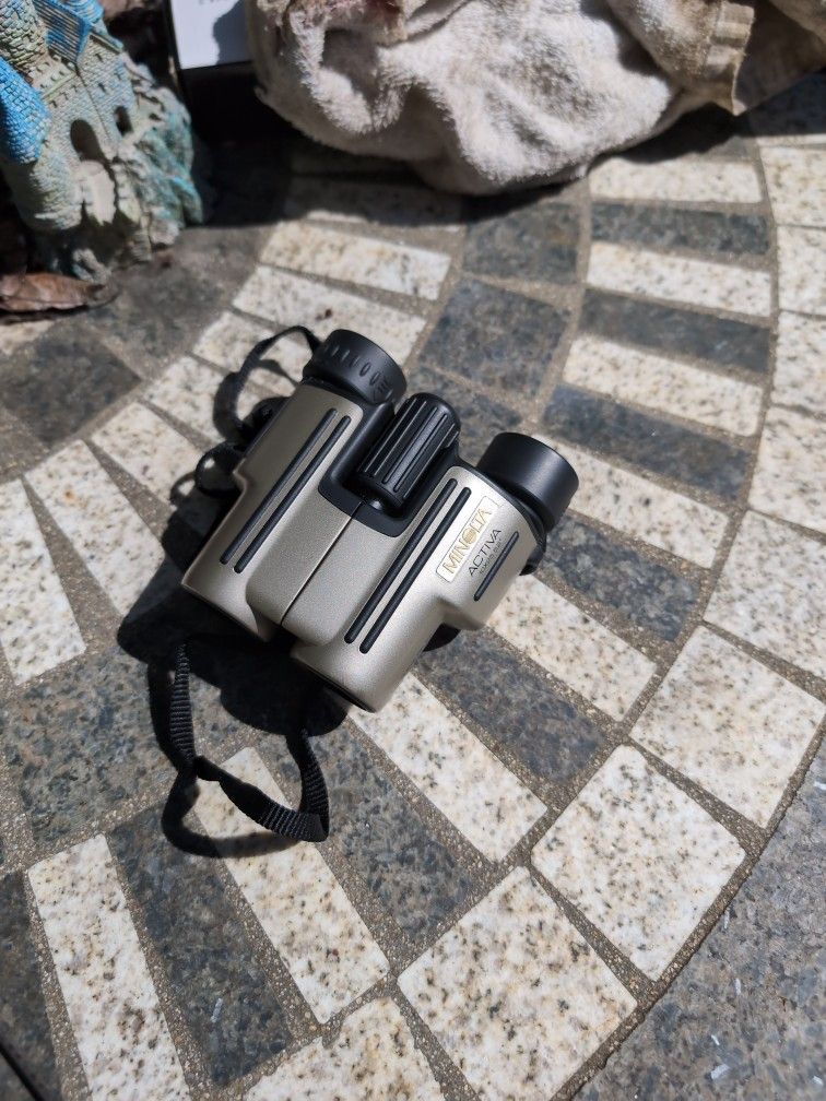 Minolta Active 10x25 5.2 Binoculars