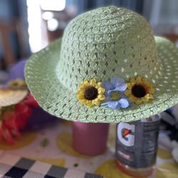 Green sun hat with blue daisies and sunflowers For Girls 