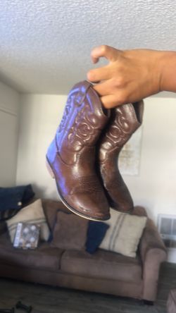 Kids boots size 11