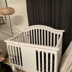 Great Convertible Crib- Baby Appleseed