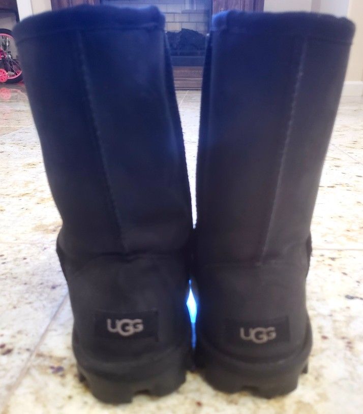 UGG Essential Short Leather Boots Size 6