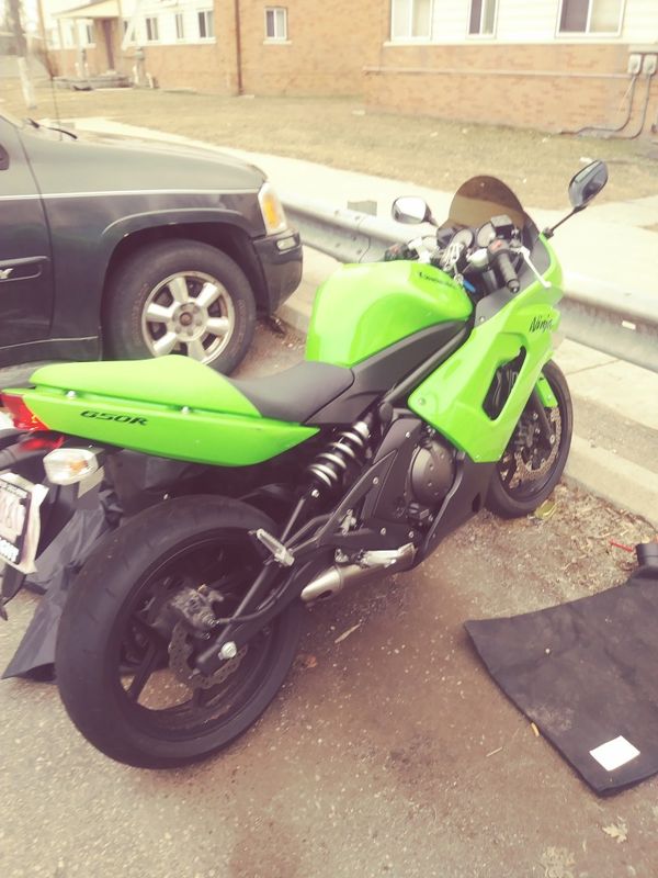 Kawasaki ninja 2008 less than 12,000 miles 3000