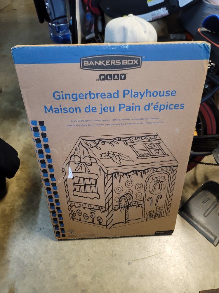 Bankers Box At Play Gingerbread Playhouse, 1PK