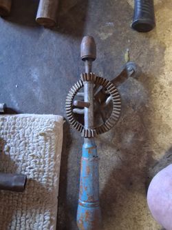 VINTAGE HAND DRILL