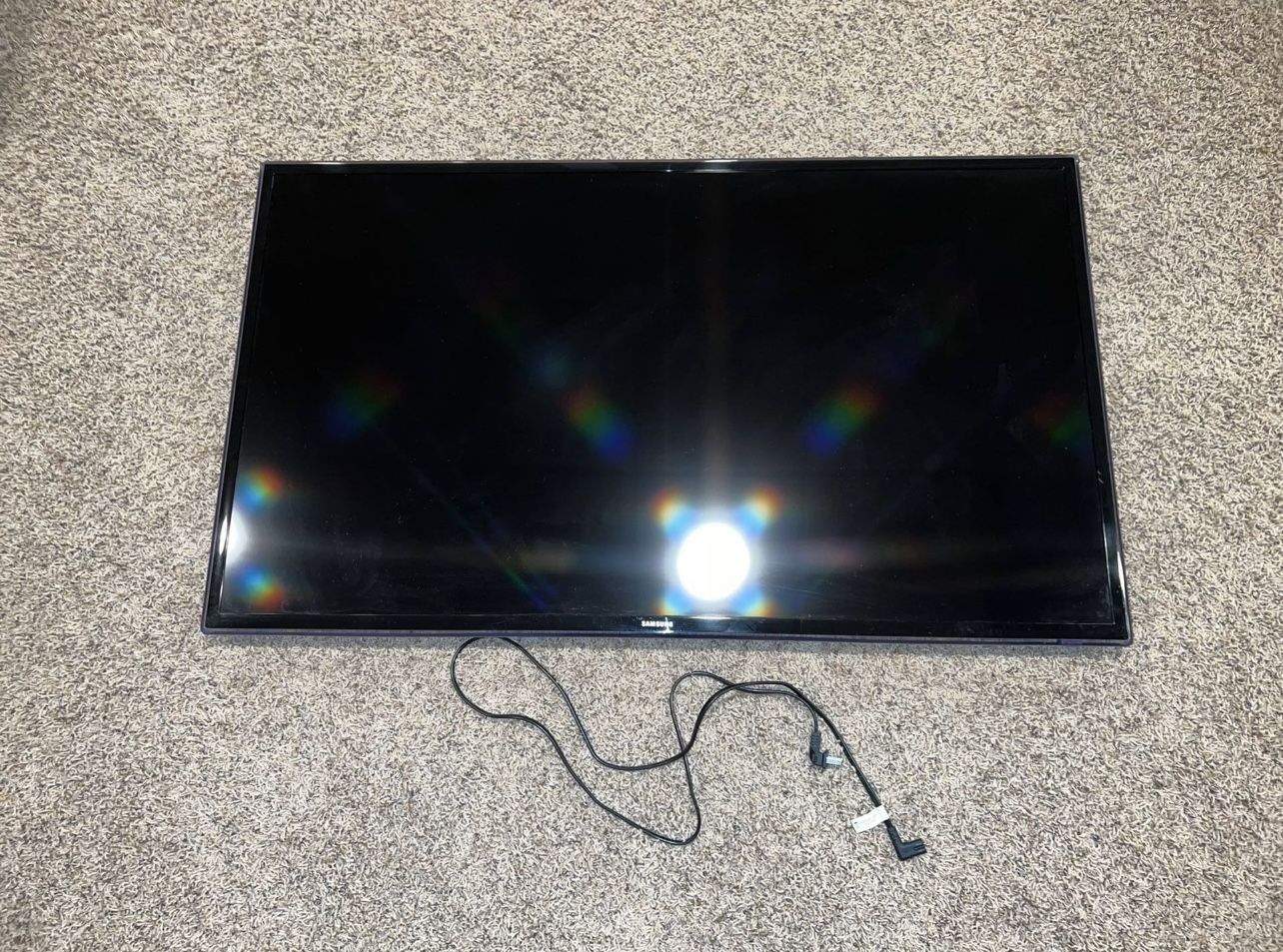 Samsung 46 Inch Smart TV UN46F6300AF With Television Stand