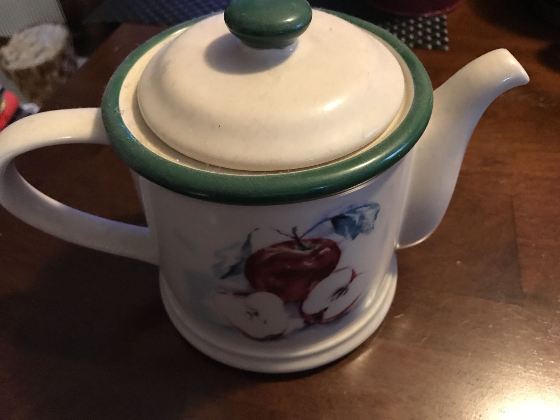 Ceramic Apple tea pot