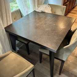 Table with 4 Chairs With Leaf Extender