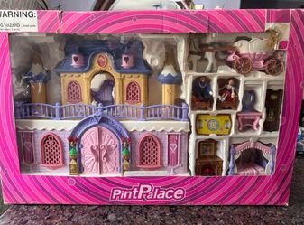 VINTAGE CASTLE PLAYSET PRINCE AND PRINCESS CASTLE TOY