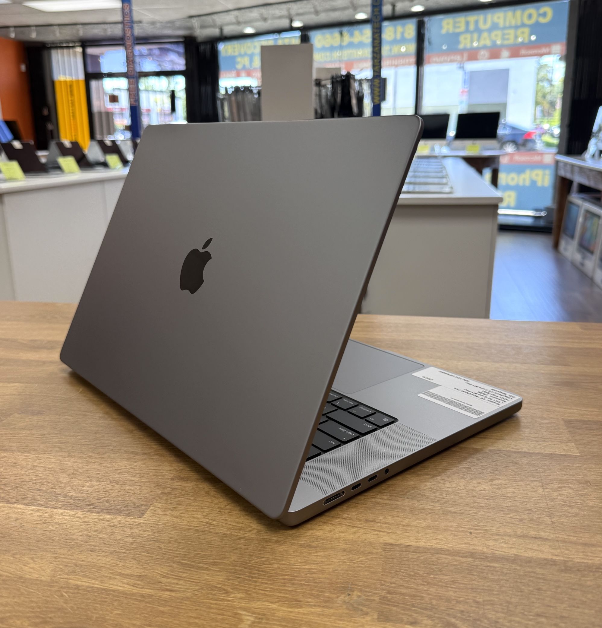 16 MacBook Pro M1 Pro 10 Core*1TB SSD*16GB RAM