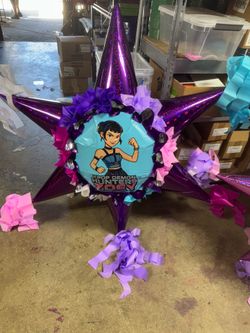 Zoey K-pop bola piñata