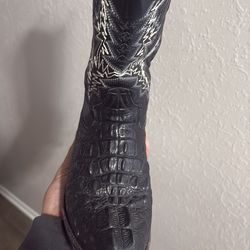 Boots size 9