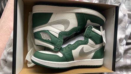9.5 men brand new  gorge green 120