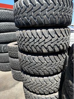 Vendo 35/12.50/R20 las 4 llantas Toyo Mt por $240