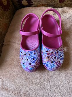 Crocs Karin Floral Clogs Raspberry Relaxed Fit