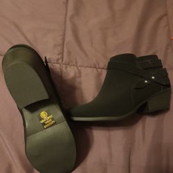 Black Ankle Boots-Soda