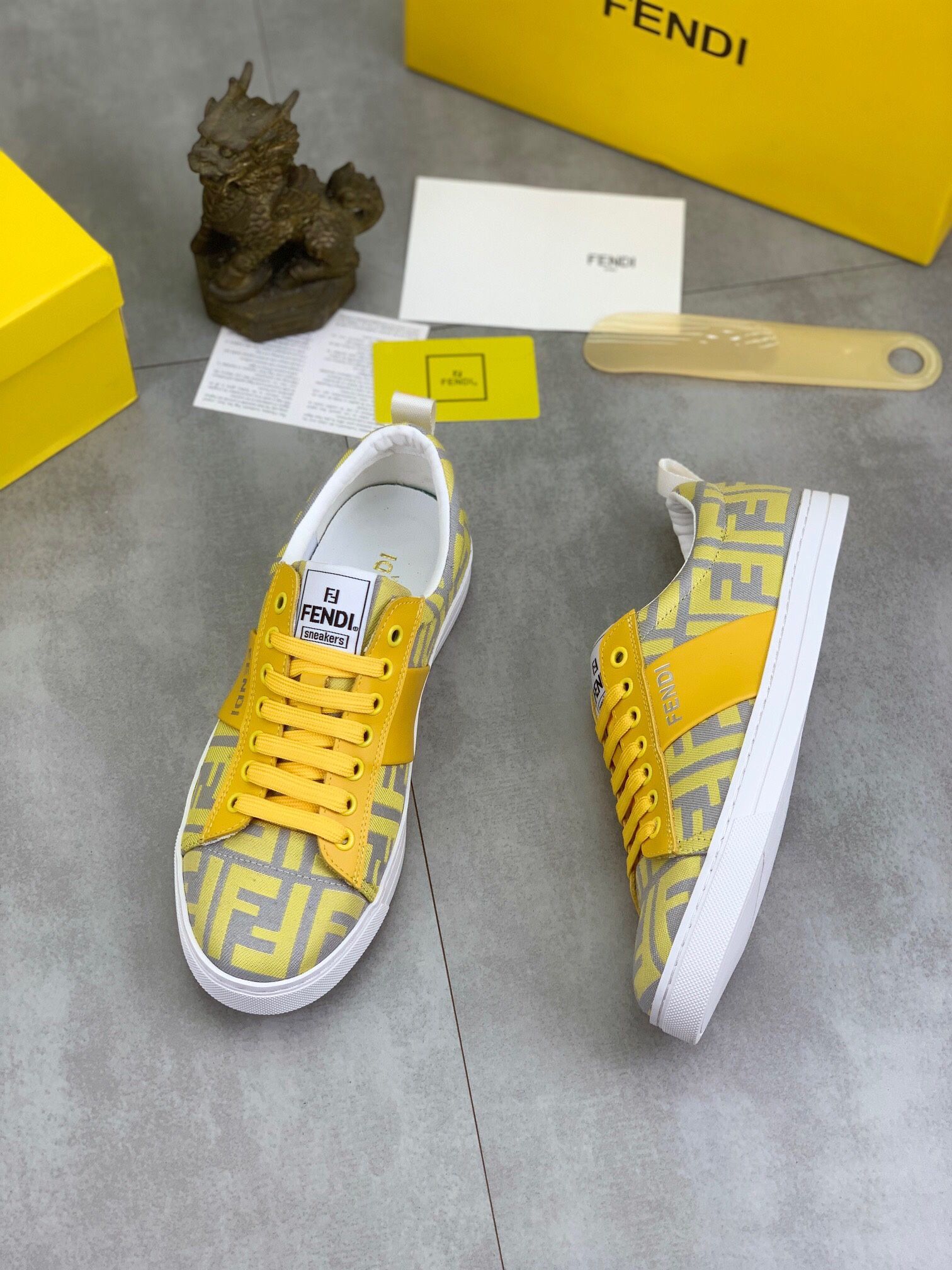 Fendi Men’s Sneaker With Box New 