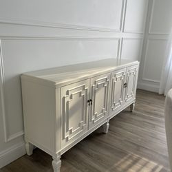 Brand NEW buffet/console Table 