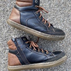 Size 5Y - Black & Brown Boots - Zipper on the sides