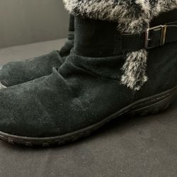 Khombu Boots Size 10