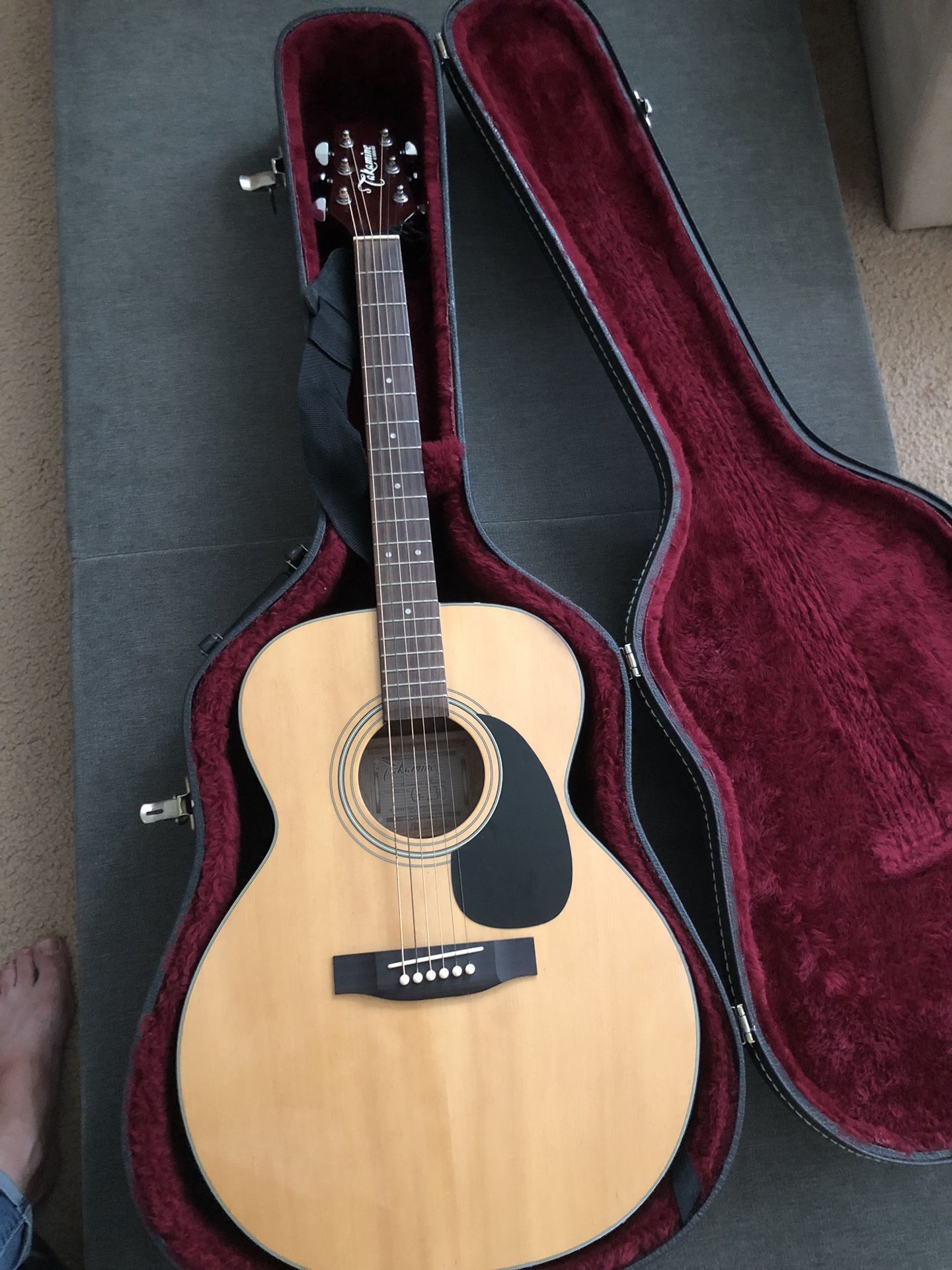 TAKAMINE G-230 Acoustic Guitar
