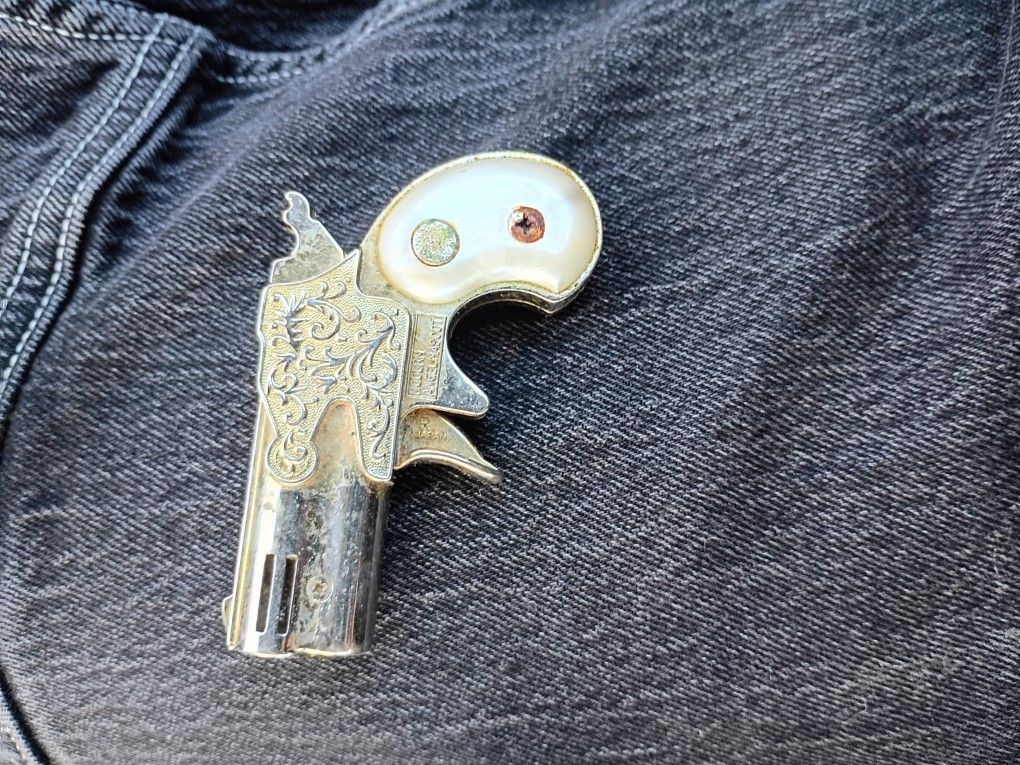 Vintage Lighter ( Needs Repair )