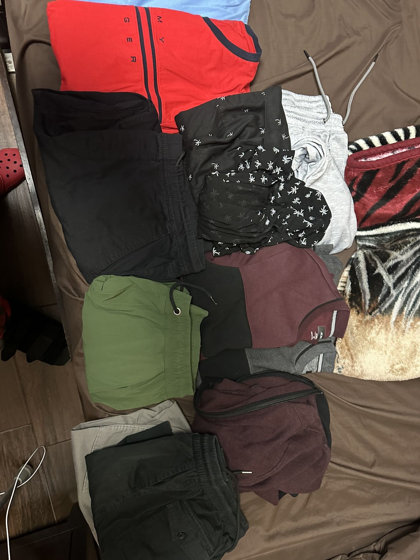 men’s clothing bundle!! huge deal size x-large