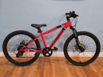 24" Rockrider ST900 Sport Trail Mountain Bike – 8 speed - Small Aluminum frame. Riders 4'11"- 5'5".