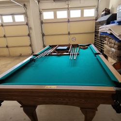 POOL TABLE, Great Condition 