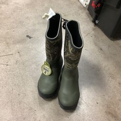 Magellan Ourdoors Size Youth 4 Rain Boots (Read Description)