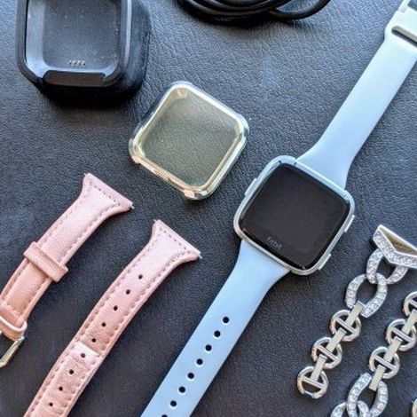 Fitbit Versa Watch With 3 Bands