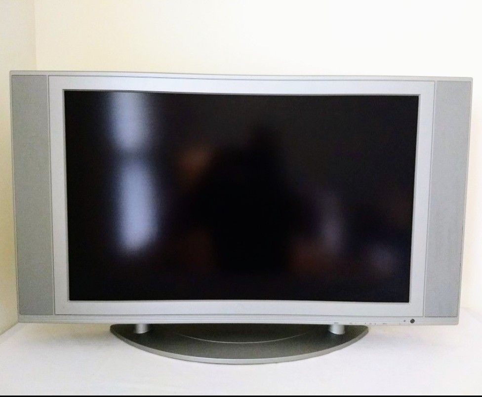 Westinghouse LTV-30W2 30” 720p LCD HD TV