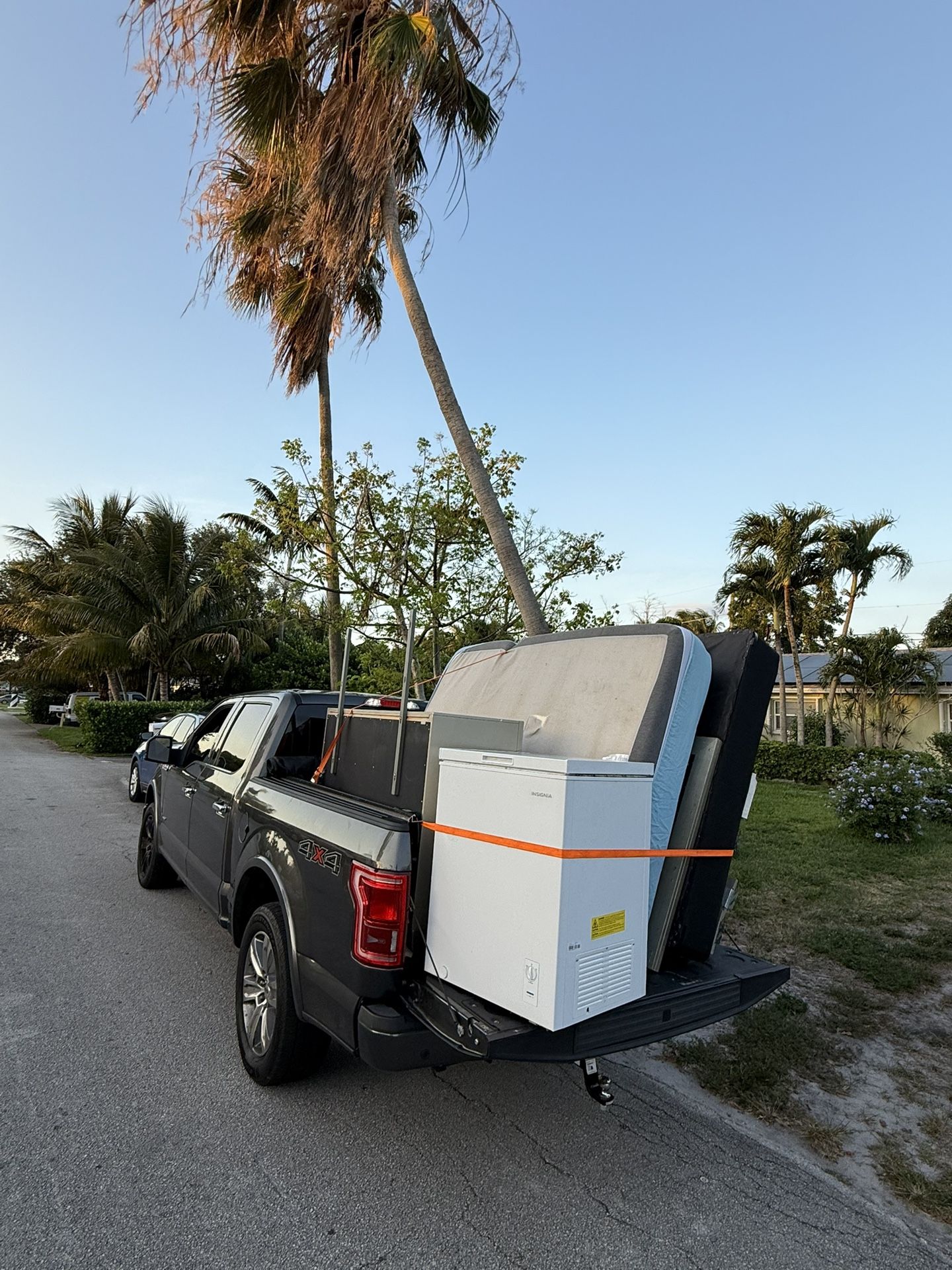 MOVE BED TV BOXES TABLE EQUIPMENT