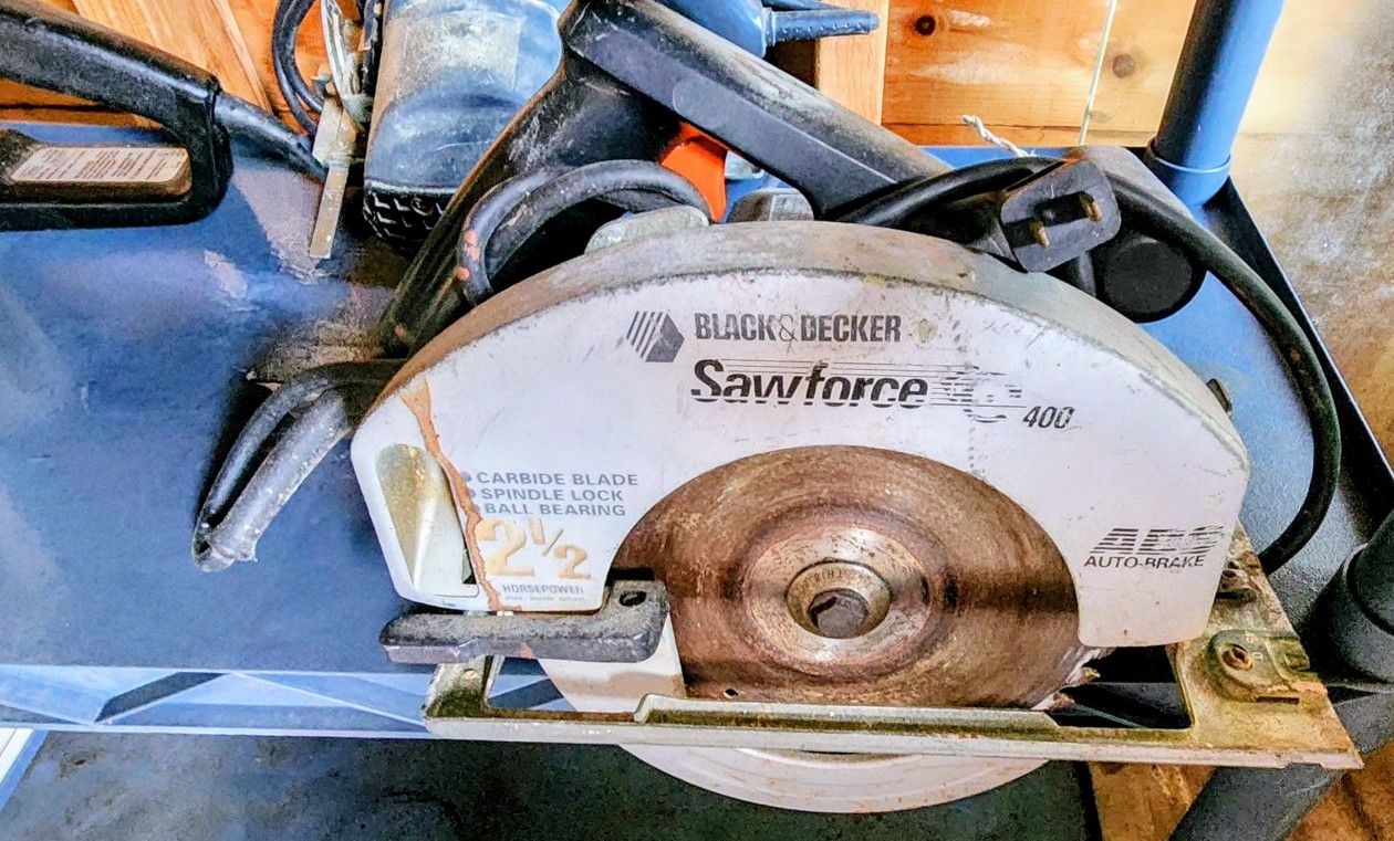 Black & Decker sawforce 400 2.5HP sawforce 400 circular saw