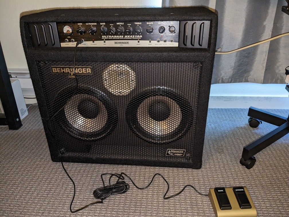 Behringer BX4210A 450w BASS combo amp