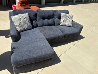 Couch with reversible chase