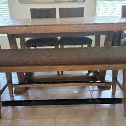 Heavy Wood Dining Room Table W/Chairs 