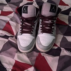 Air Jordan 1 Mid Smoke Grey