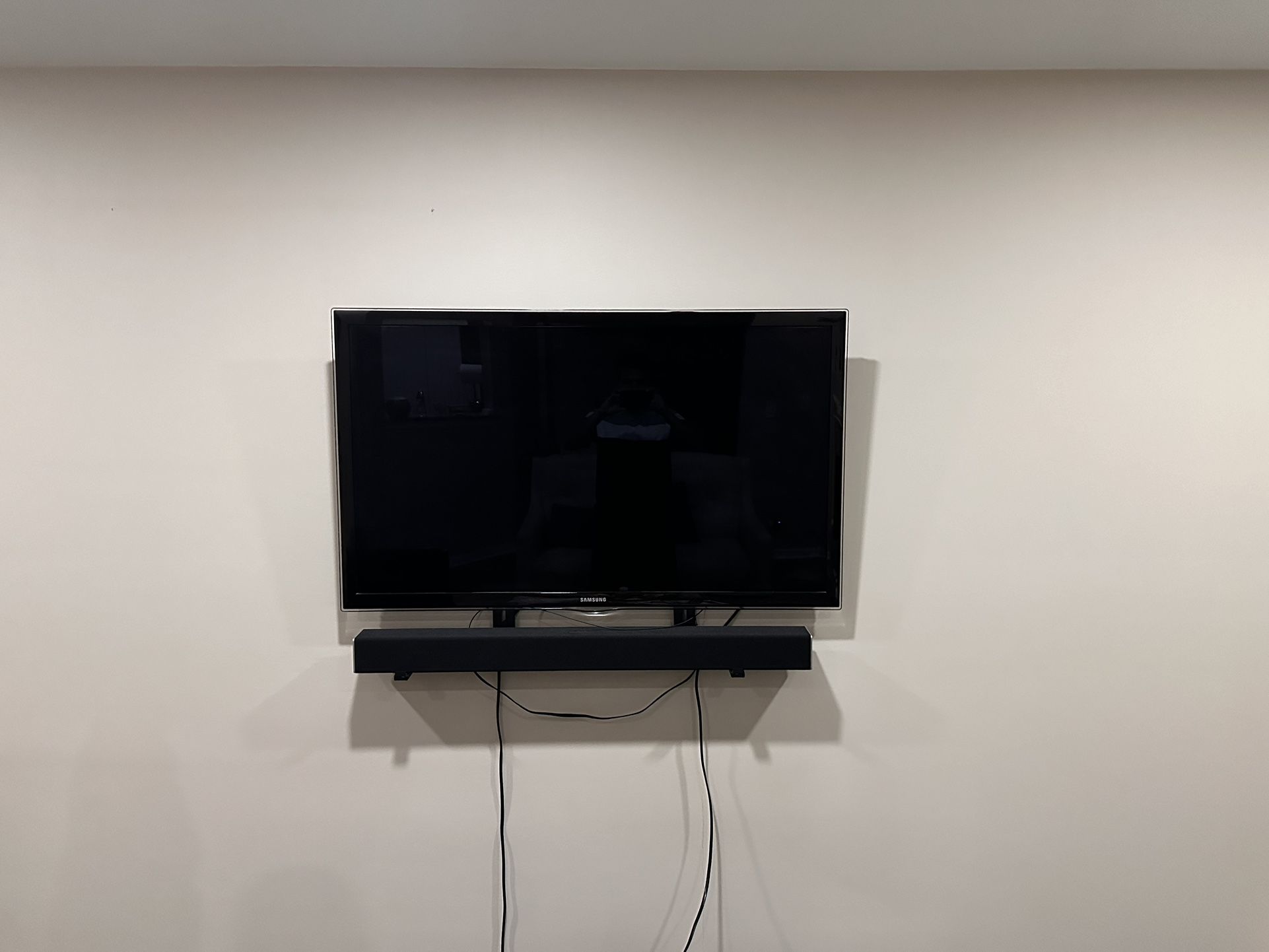 Samsung 48 Inch TV With Table Stand 