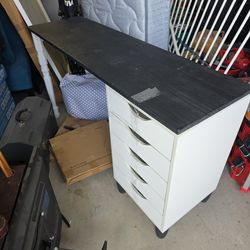 Desk / Nail table