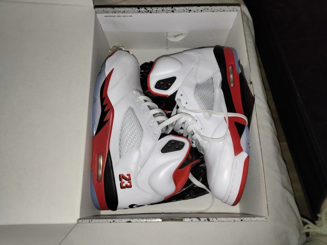 Jordans Retro 5 Size 11