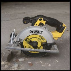 Dewalt DCS565B 20 Volt MAX 6-1/2" Brushless Cordless Circular Saw 20V XR Tool Only